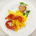 Hotel Garisenda Sul Lungomare Riccione B&Brunch Hotel