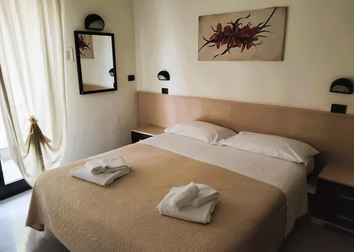 Hotel Garisenda Sul Lungomare Riccione B&Brunch فندق 3*