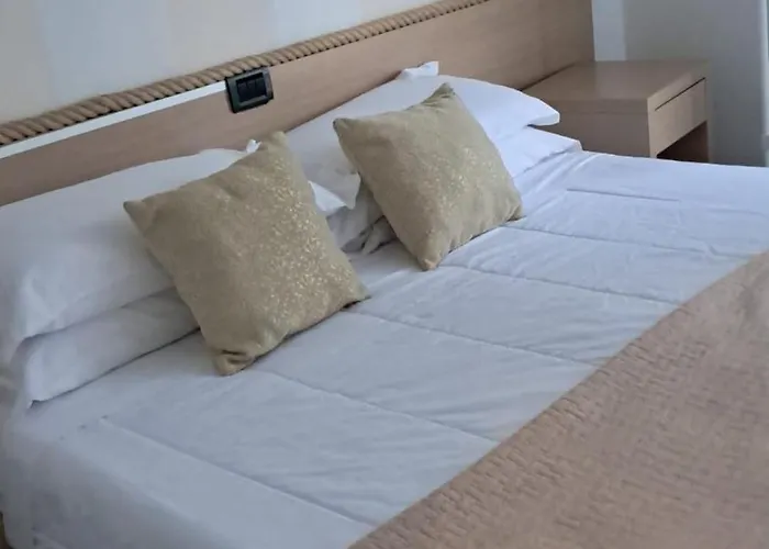 Hotel Garisenda Sul Lungomare Riccione B&Brunch فندق 3*