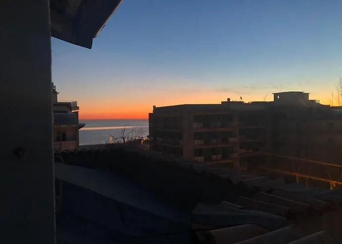 Hotel Garisenda Sul Lungomare Riccione B&Brunch فندق 3*