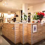 Hotel Garisenda Sul Lungomare Riccione B&Brunch Szálloda