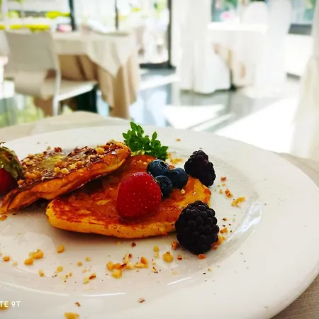 Garisenda Sul Lungomare B&brunch Hotel 3*