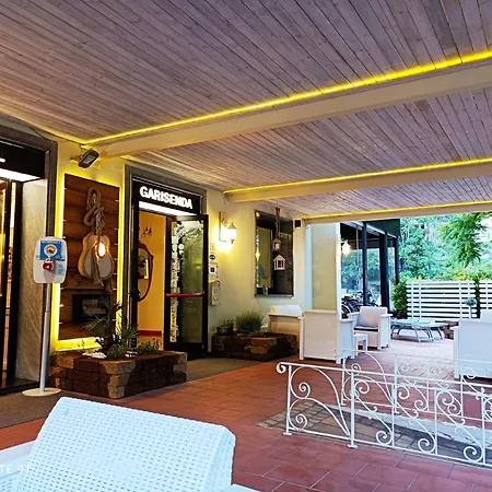 Garisenda Sul Lungomare B&brunch ריצ'יונה