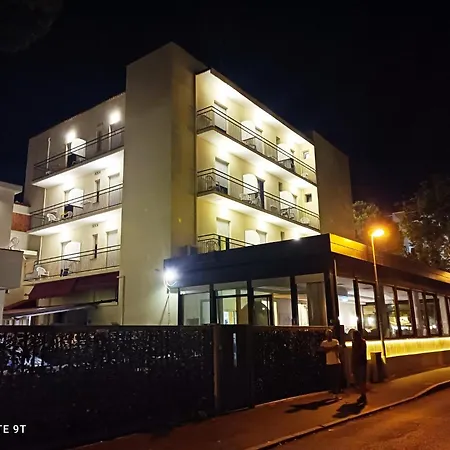 Garisenda Sul Lungomare B&brunch Hotel 3*