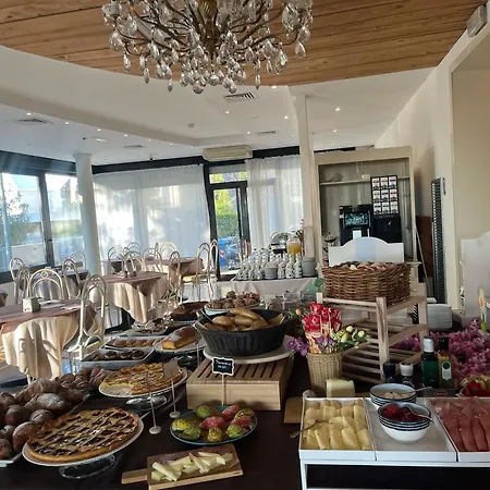 Hotel Garisenda Sul Lungomare B&brunch Riccione