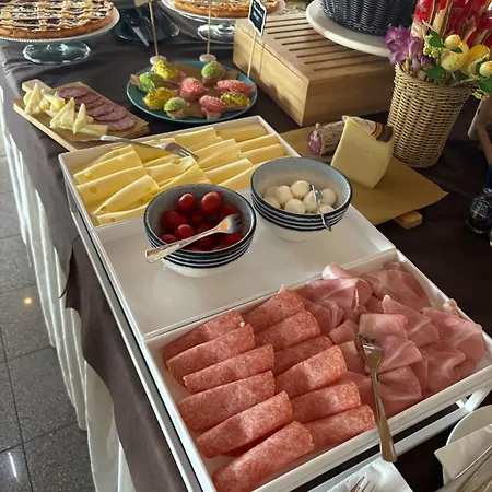 Garisenda Sul Lungomare B&brunch