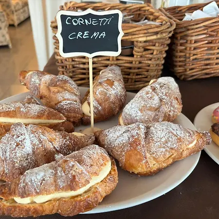Garisenda Sul Lungomare B&brunch Hotel 3*