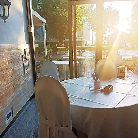 Garisenda Sul Lungomare B&brunch Riccione