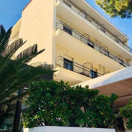 Garisenda Sul Lungomare B&brunch 3* Riccione