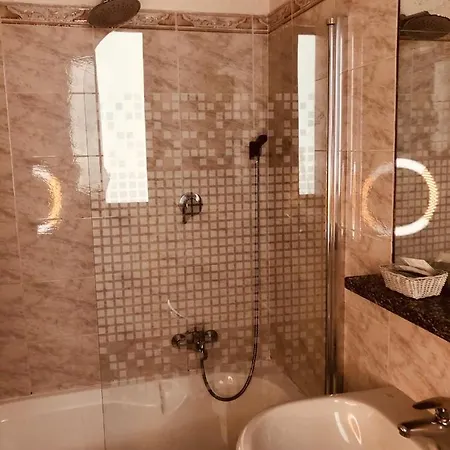 Garisenda - In Centro A - 3*