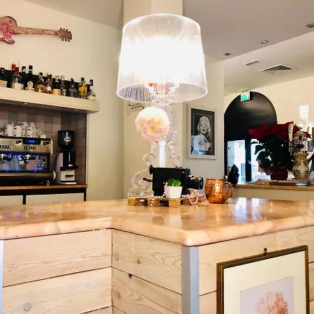 Garisenda Sul Lungomare B&brunch Hotel