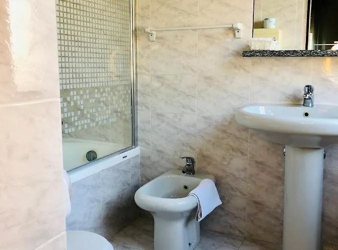 Garisenda - In Centro A - 3* ריצ'יונה