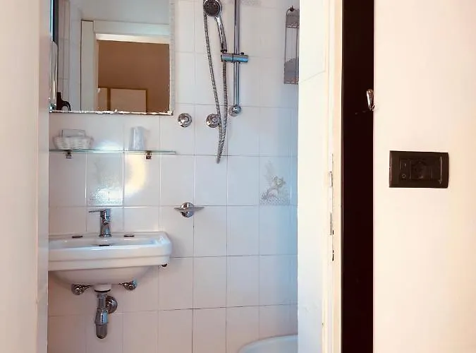 Garisenda - In Centro A - מלון